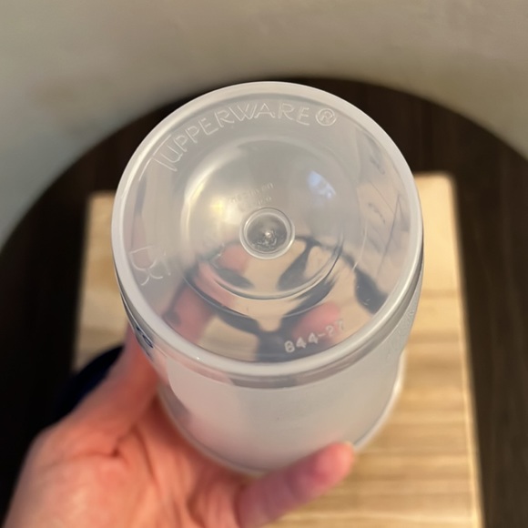 ❤️3/$25 Tupperware Shake Tumbler Purple Lid Make Shakes, Gravy, Salad Dressing - Picture 7 of 9